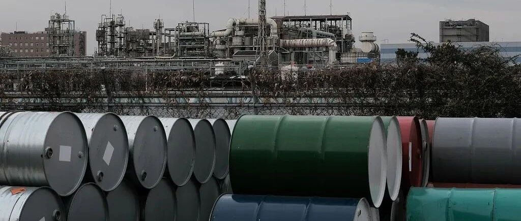 国内油价飙升至9元，月入2万的网约车司机感叹：决定去当保安