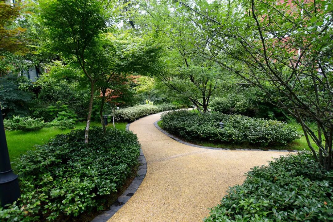 注意水洗石含量,过少观感不好过多粘结不牢,以粒径3-5m为例,每平方米