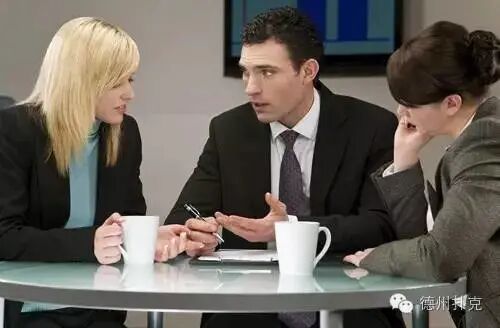 别在聊天时一不小心泄露了自己的牌力