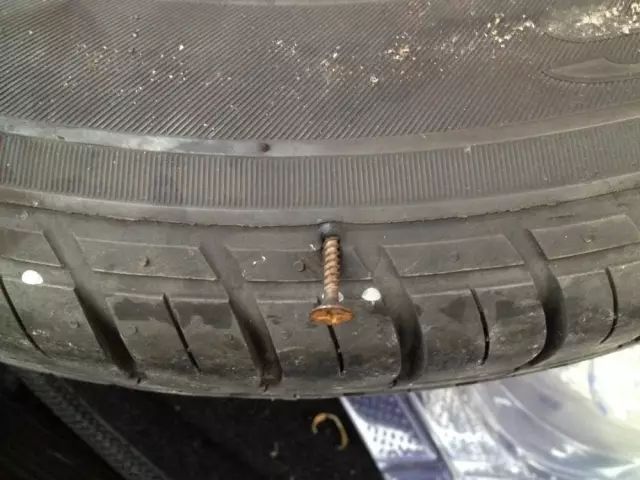 轮胎侧面蹭掉一块橡胶,能修补吗