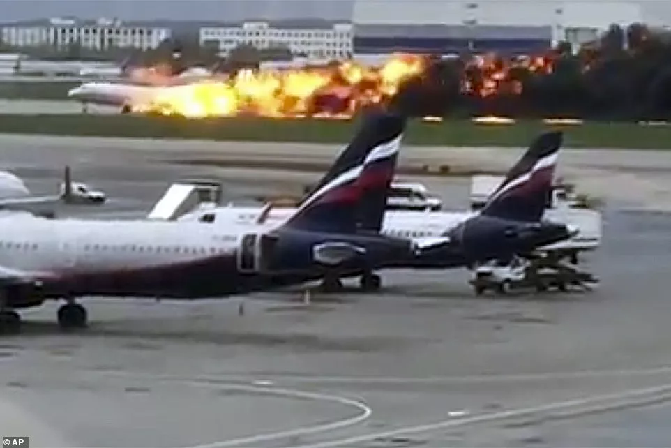 突发！俄罗斯客机失事起火 41名乘客活活烧死！现场视频骇人（视频/组图） - 12