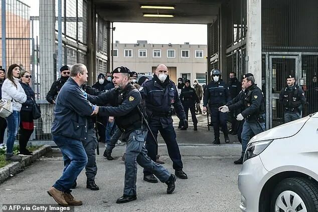 监狱暴动，确诊病例冲破9000，一夜之间死亡97人，意大利宣布封国！已成欧洲最惨国家（组图） - 17