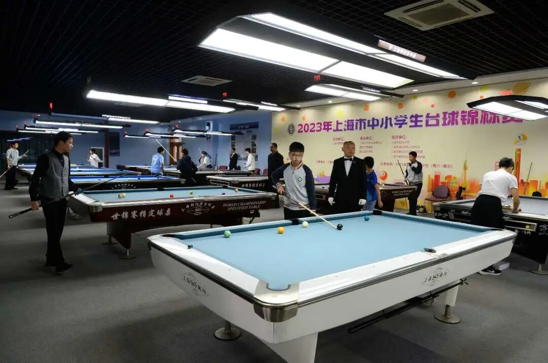 上海市中小学生台球锦标赛在回民中学火热开杆