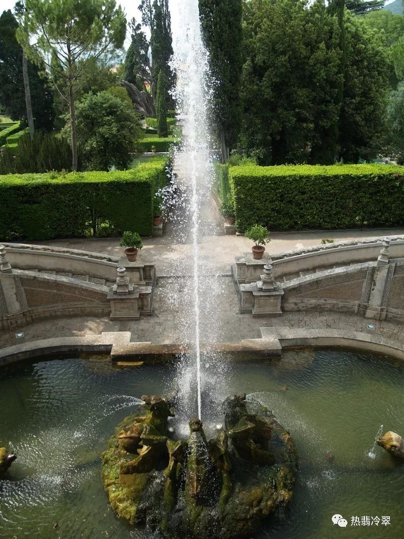 赫拉宫殿喷水池图片