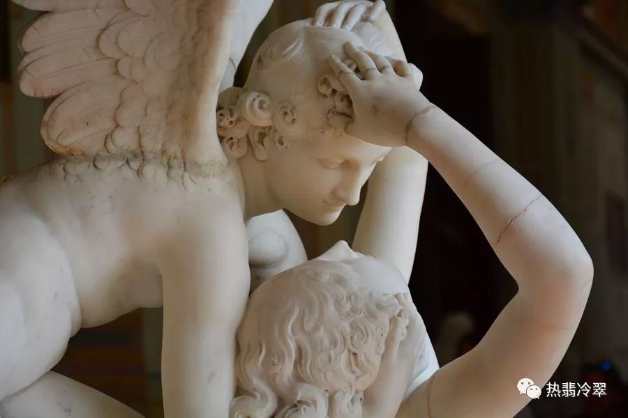 《天使之吻》卢浮宫在承接了教皇的纪念碑等一系列工作后,他迎来了