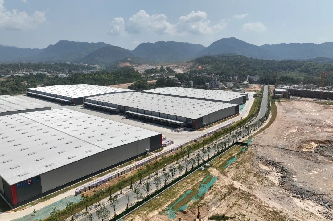 此外,作为福州现代物流城核心区8条主次干路的凤城大道,丹江大道,新城