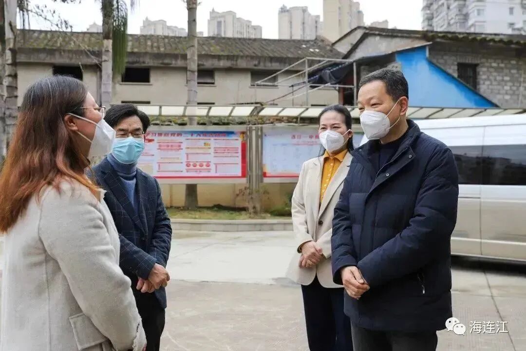 今天，县委书记为他们送上“新年礼”！