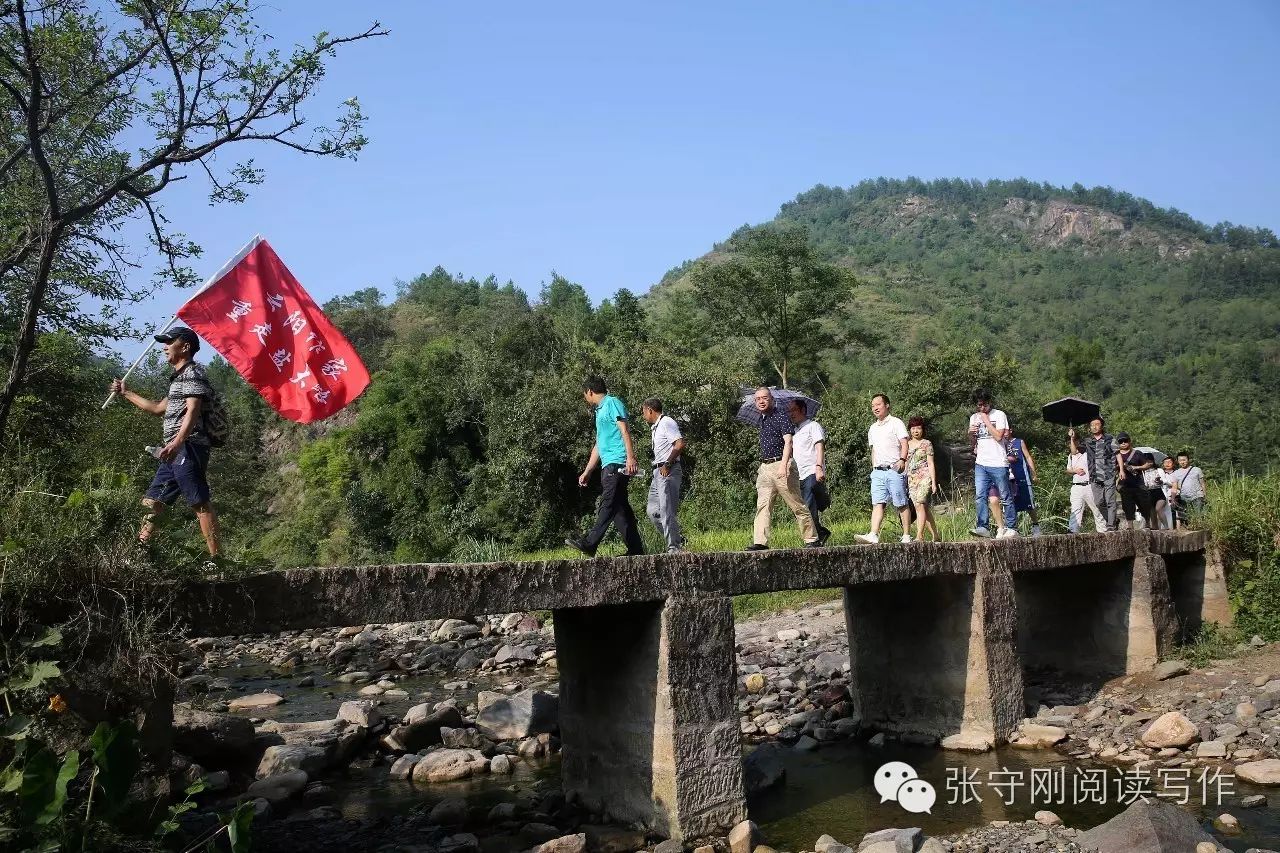 守刚的盐味儿—读张守刚《盐大路上撒下的诗行》