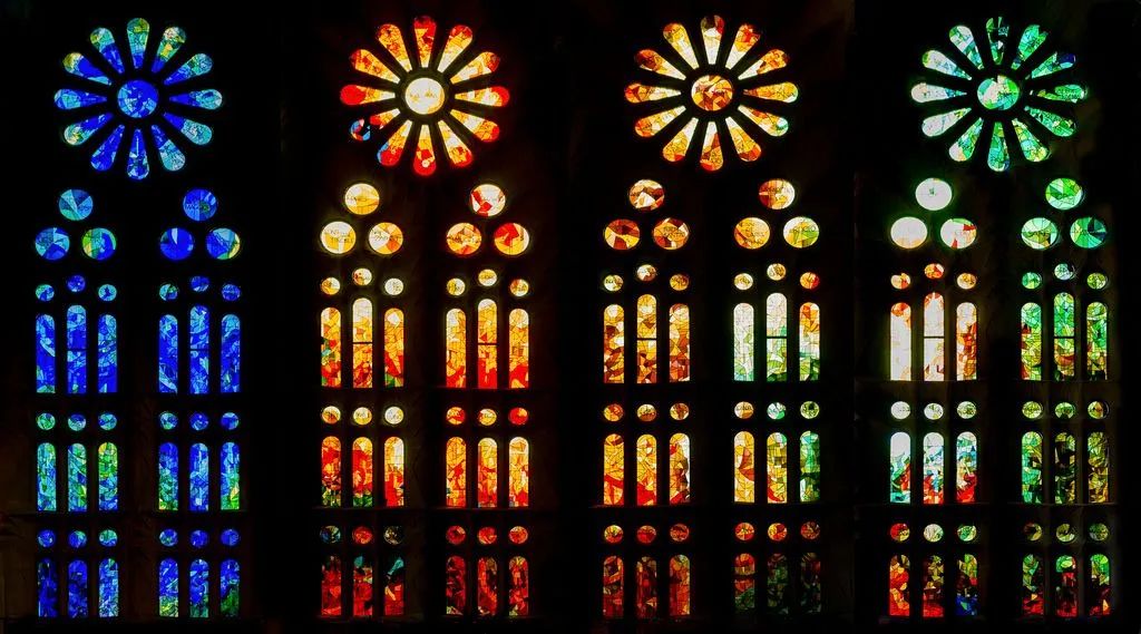 教堂玻璃彩色花窗图案图片