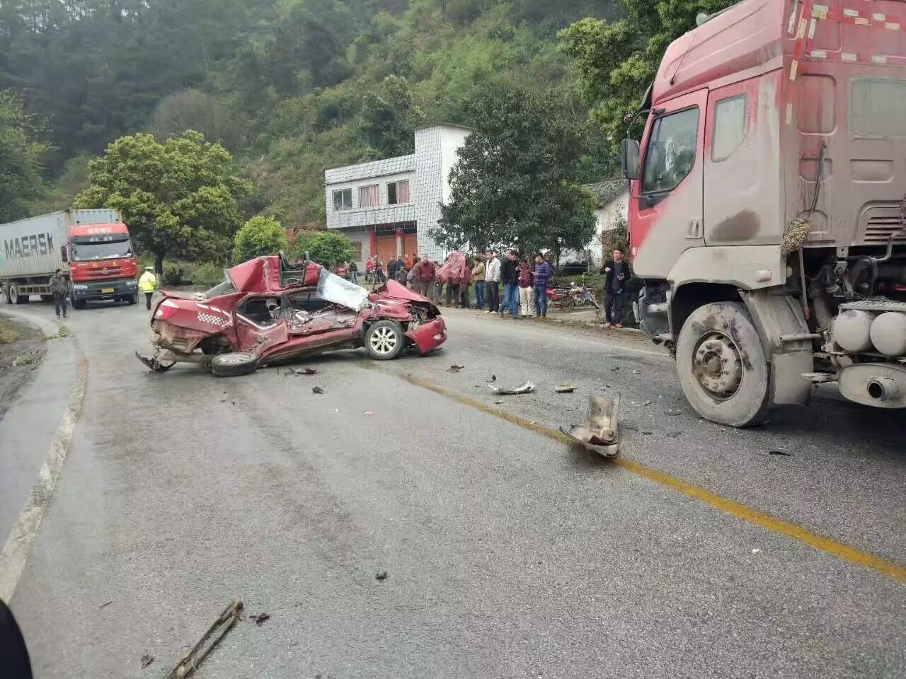 【南宁鼠标价格社区】广西昨天发生的这起惨烈车祸,一货车司机说出