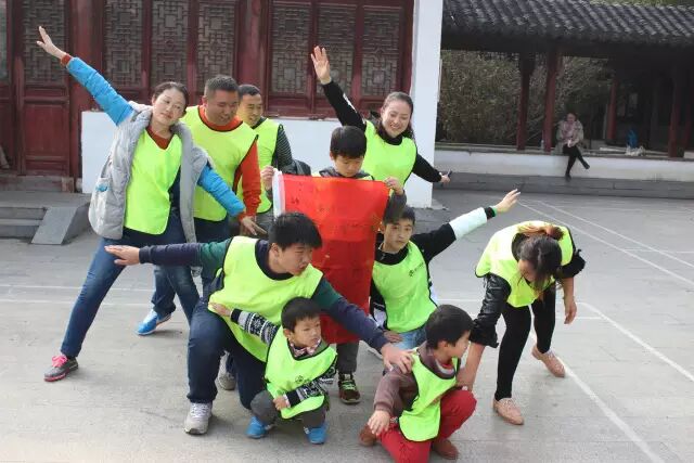 阜阳七彩梦幼儿园"约会春天"亲子主题日-让我们在快乐的场景里 陪伴