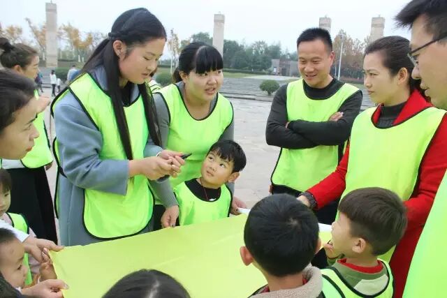 阜阳七彩梦幼儿园"约会春天"亲子主题日-让我们在快乐的场景里 陪伴