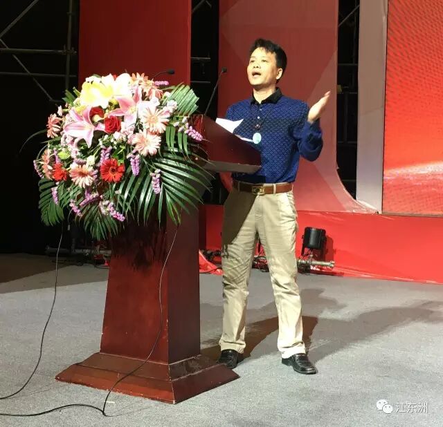 博白县中学广东校友会常务副会长刘伟 博中南宁校友会会长钟毅在