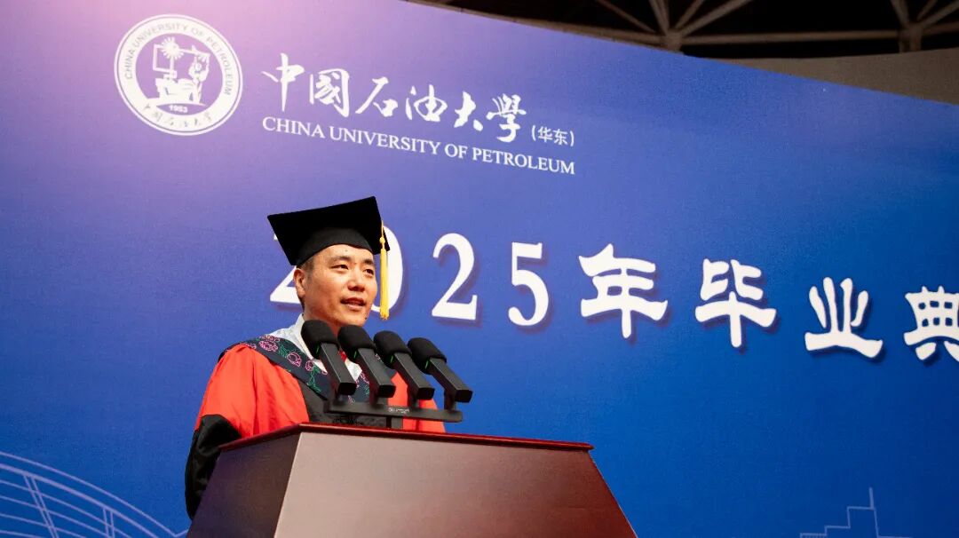 20250622 学位授予仪式主持人刘丙泉院长-周美泽摄-21.jpg