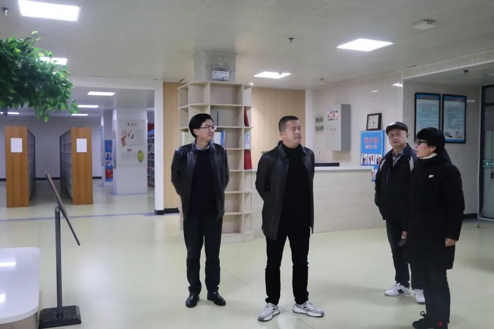 携手共进共谋发展丨热烈欢迎和县一中校领导来我校考察交流