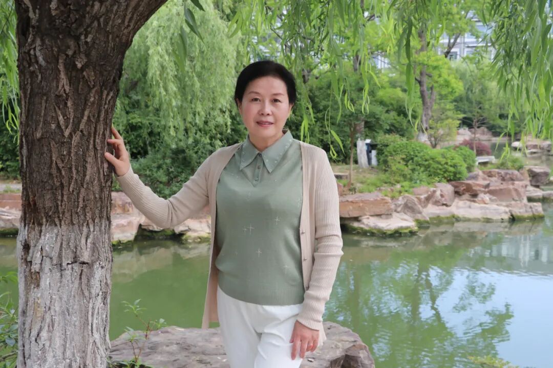 支琴,女,大学本科,1968年10月出生,系寿县一中艺体教研组音乐教师.