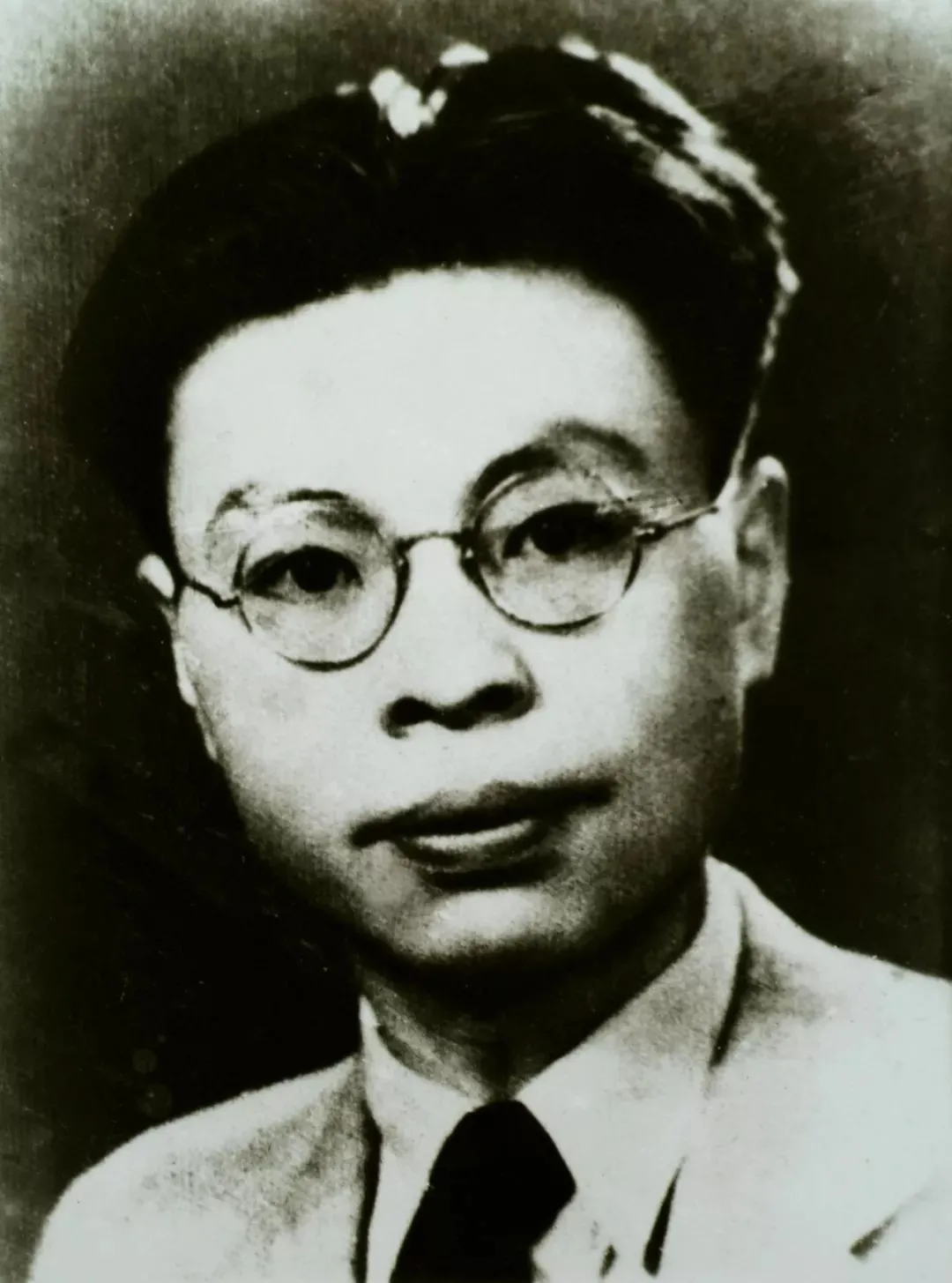 谁是李白?潜伏十余年,他一直在敌人“心脏”里工作……