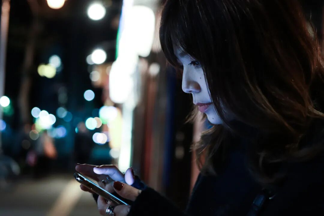 女孩发现男友已婚已育，饮酒轻生