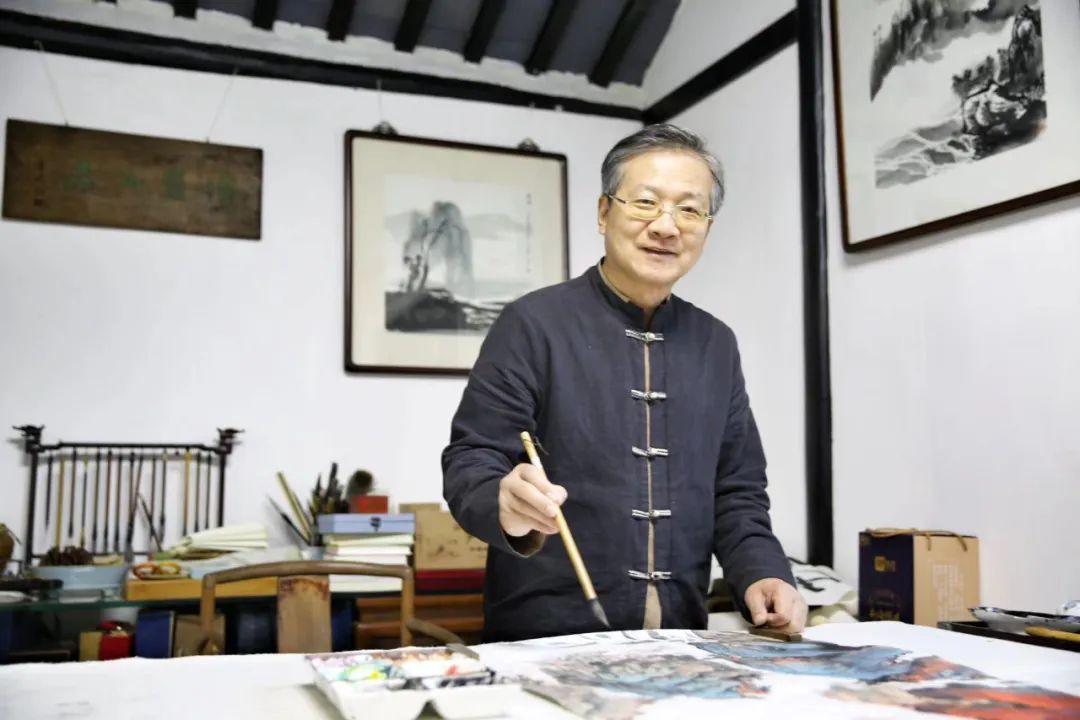 2014年,海派书画家杨维昌在万安桥边择一处小瓦房,将自己的书斋清籁