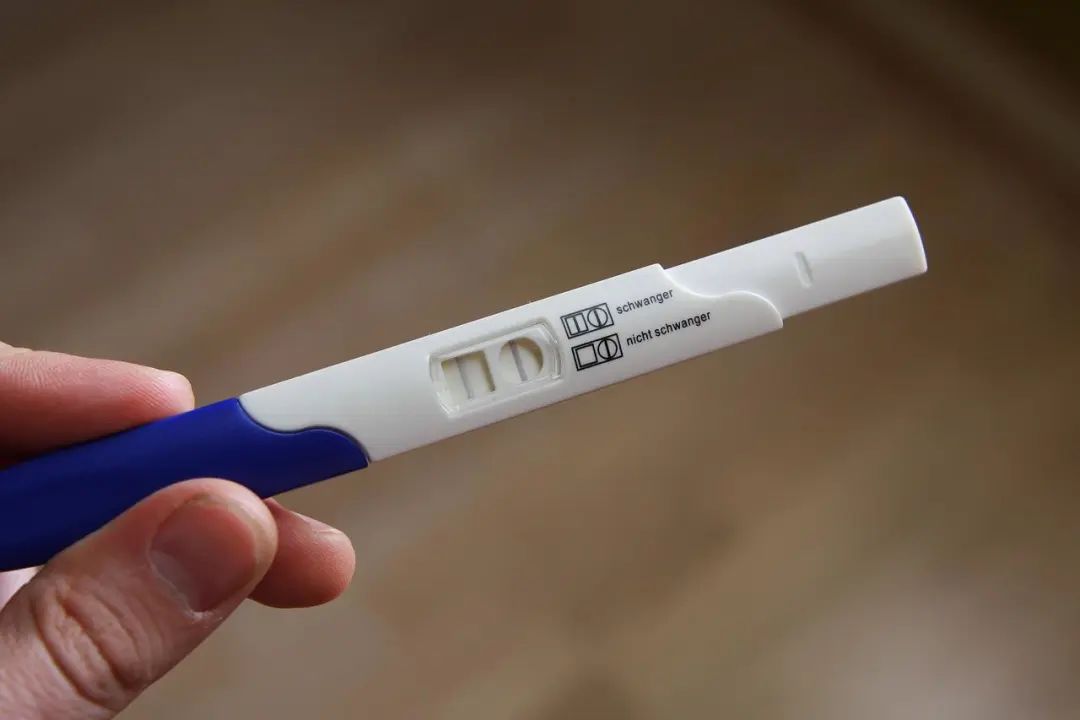 排卵后10天后每天晚上热醒什么原因,排卵后出现这六个症状恭喜你受孕成功！