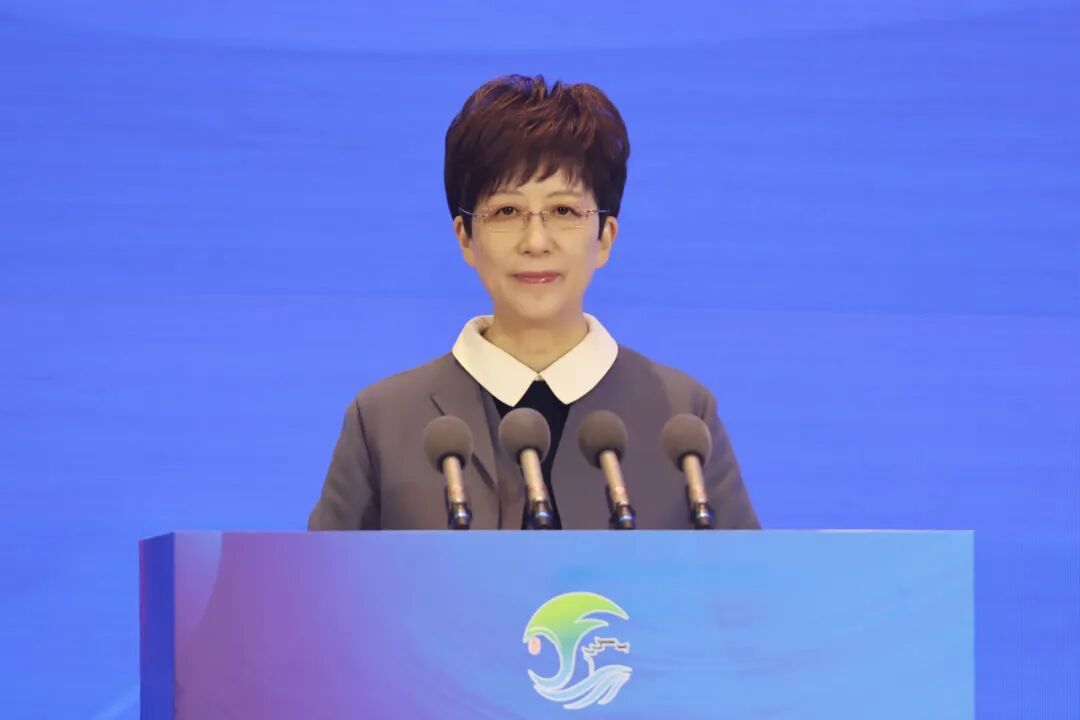 副秘书长,世界华人建筑师协会常务副会长,全国工程勘察设计大师张伶伶