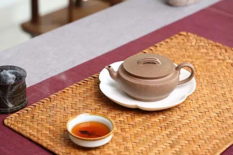 喝茶养生为什么要遵循“早、少、淡、温”？