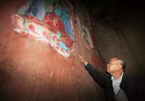 དཔལ་ཡུལ་ནས་བསྟན་པ་ཕྱི་དར་གྱི་བྲག་བརྐོས་རི་མོ་ཞིག་གསར་དུ་རྙེད།