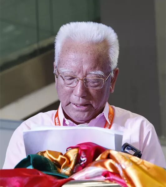 གླིང་སྒྲུང་པོད300ཅན་ཞིག་པར་སྐྲུན་འགྲེམ་སྤེལ་བྱས།