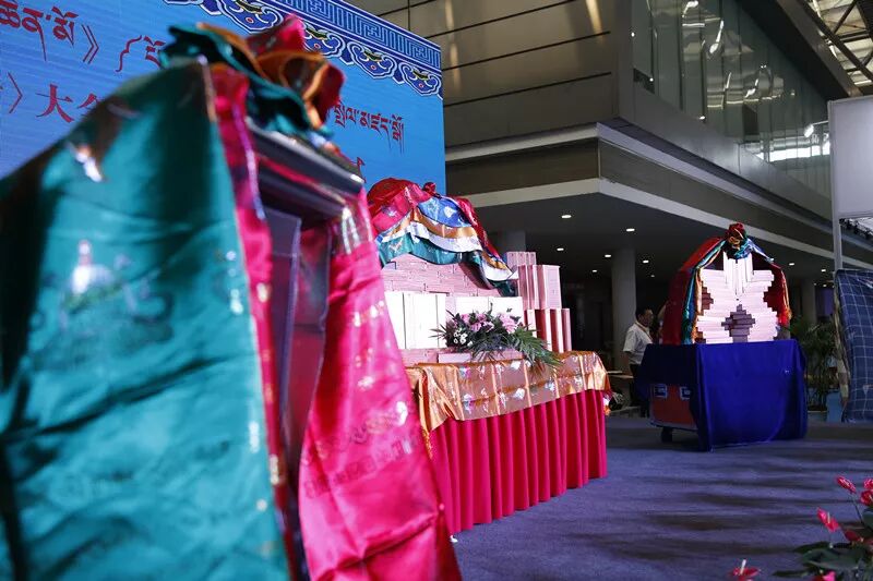 གླིང་སྒྲུང་པོད300ཅན་ཞིག་པར་སྐྲུན་འགྲེམ་སྤེལ་བྱས།