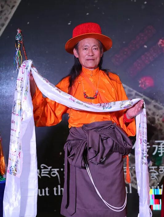 གླིང་སྒྲུང་པོད300ཅན་ཞིག་པར་སྐྲུན་འགྲེམ་སྤེལ་བྱས།