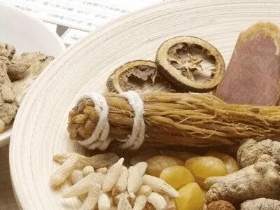 西药感冒药与中药滋补药可以一起吃吗？