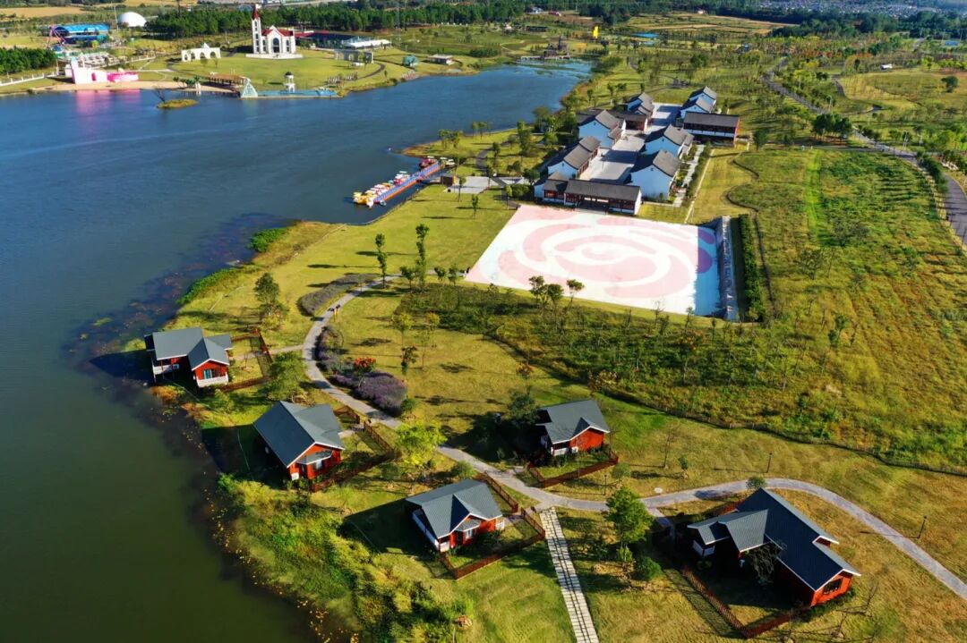 悦见金秋,fun享时光,国庆佳节,荆门花博园木屋别墅巨献优惠,好礼送不