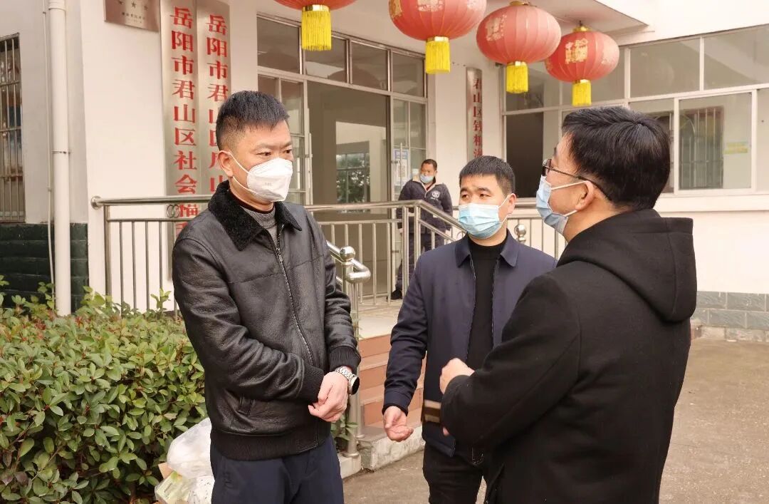 君山区陈淼调研敬老院和医疗机构