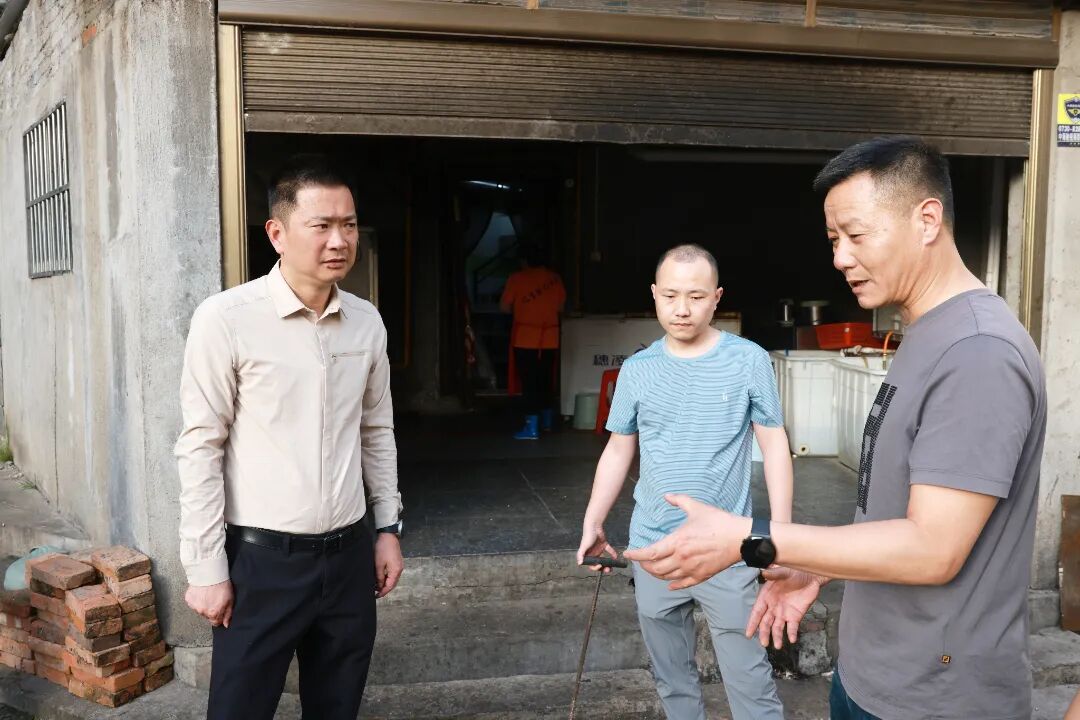 君山区:陈淼实地调研督导路面积水问题