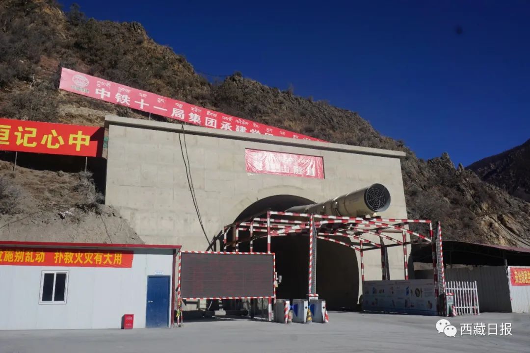 西藏在建最长公路隧道国道318线觉巴山特长隧道主洞实现全线贯通