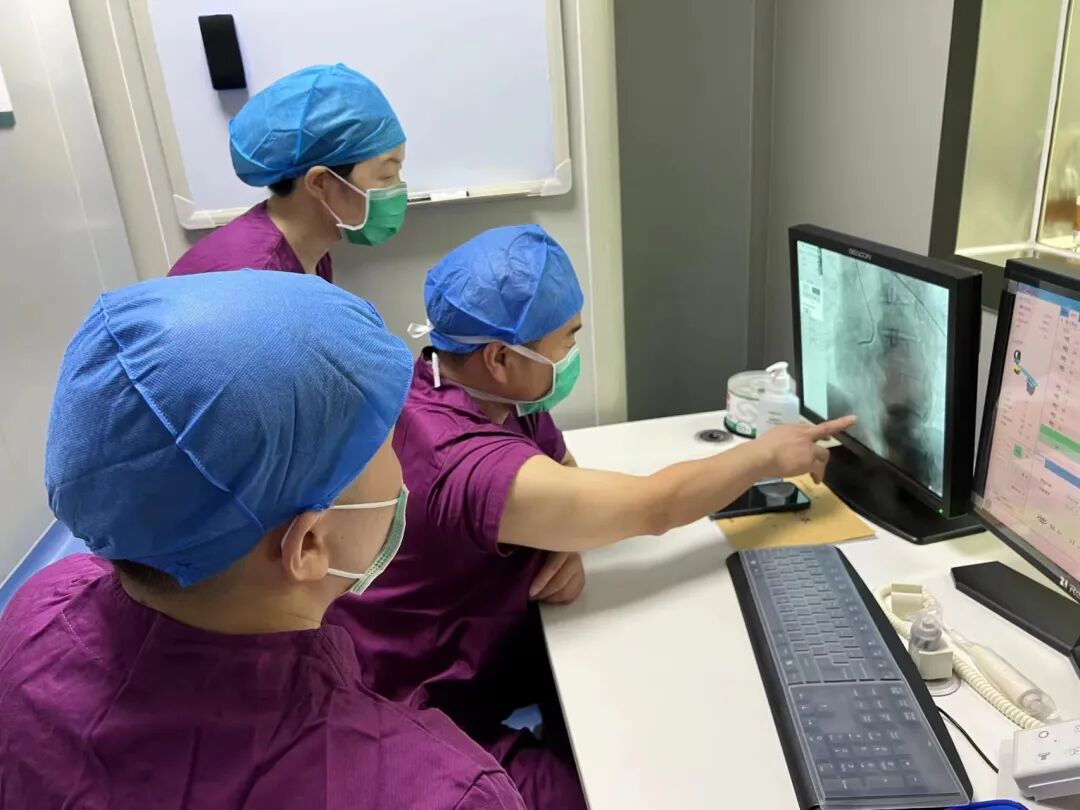 塞球囊怎么取快讯！我院成功完成首例冠状动脉闭塞球囊扩张并支架植入术！_https://www.jmylbn.com_新闻资讯_第4张