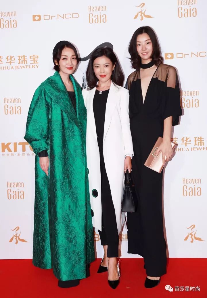 巴黎歌剧院的雕梁画栋遇上盖娅传说的飞针走线，原来美可以穿越时间和空间和你在巴黎相遇！