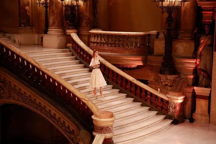 巴黎歌剧院的雕梁画栋遇上盖娅传说的飞针走线，原来美可以穿越时间和空间和你在巴黎相遇！