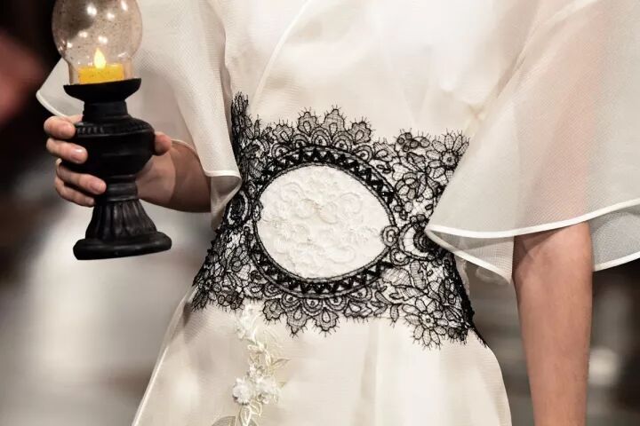 巴黎歌剧院的雕梁画栋遇上盖娅传说的飞针走线，原来美可以穿越时间和空间和你在巴黎相遇！