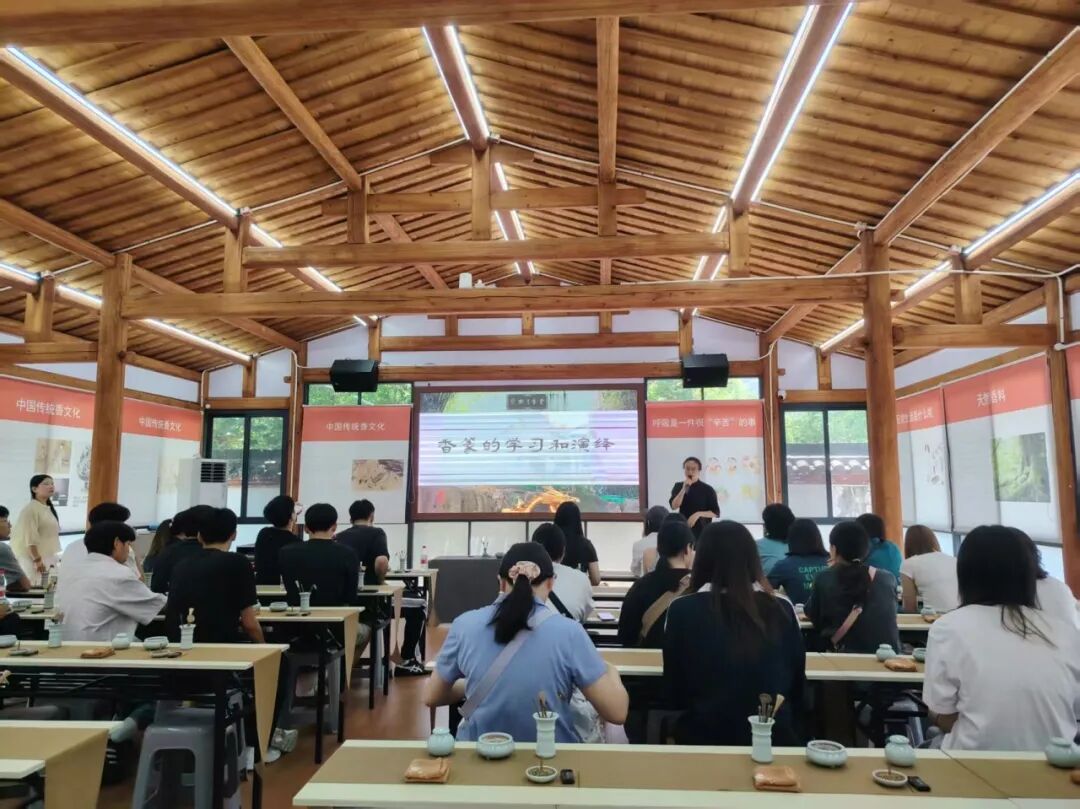 交流团台青们体验香篆课程.jpg