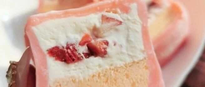 冰爽细腻，入口即化的草莓白玉卷，粉嫩嫩颜色自带仙气，新手第一次做也能成功！