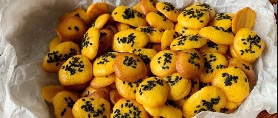 1碗面粉、3个鸡蛋，教你做香甜酥脆的蛋黄饼干，无油低糖，做法超简单！