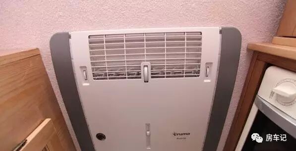 车顶的特鲁马房车专用驻车空调.