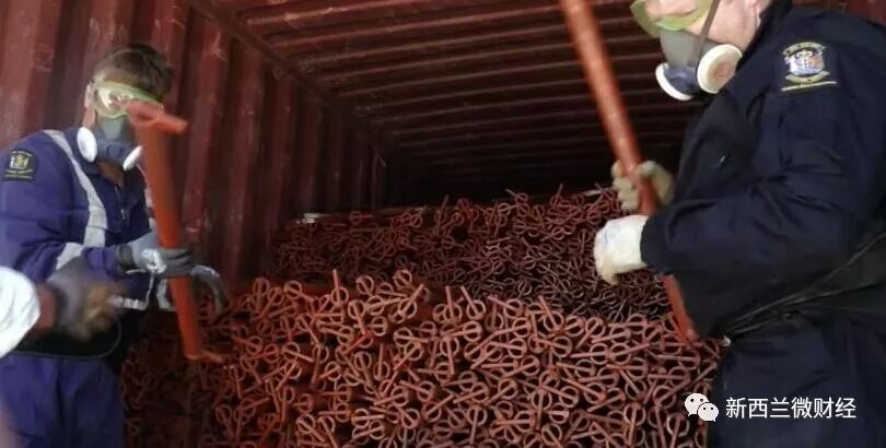 这批中国来的货柜十分可疑，海关人员用榔头敲了个遍（视频/组图） - 9