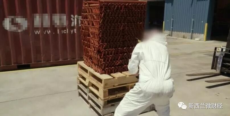 这批中国来的货柜十分可疑，海关人员用榔头敲了个遍（视频/组图） - 31