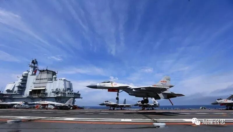 国产航母鸣笛试航,向人民海军说:生日快乐!