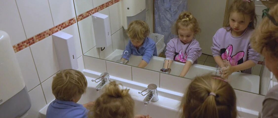 德国新闻| 警惕孩子腹痛、出疹、发烧！儿童新冠感染症状多样，近一半无明显症状