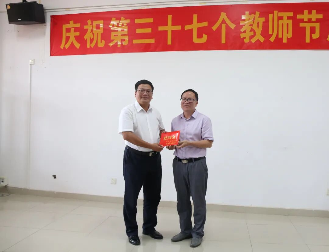 县委书记,县长秦卫民看望慰问一线教育工作者-河源市人民政府门户网站