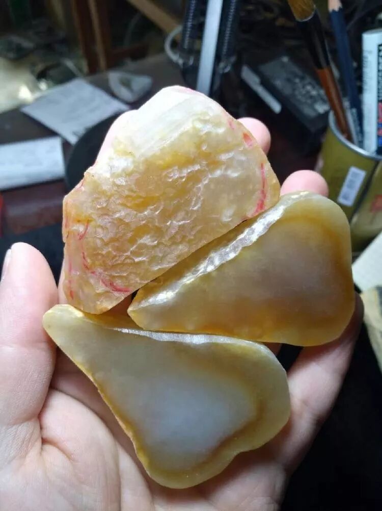 8000买的原石毫不犹豫开切，以为钱丢河里一去不返，结局神逆