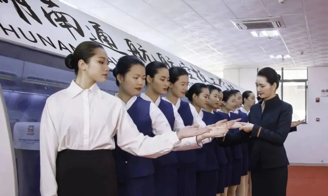 通航王牌专业航空服务翱翔天空开启航空服务梦想之旅